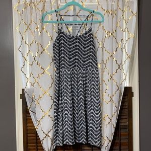 3️⃣for$20🤩 Xhilaration black&white chevron dress
